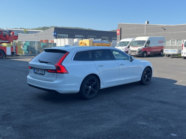 980521-5 Volvo V90 D3 - 2018