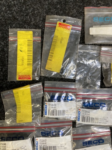 1042150-3 Assortment with indexable insert and screw Seco, Sandvik