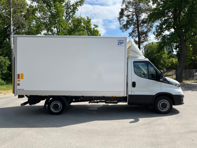 1041193-4 Iveco Daily 35-160 Chassis Cab 2.3 JTD Hi-Matic with tailgate facelift - 2021