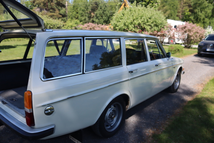 1043044-7 Volvo 145 2.2 liter B20, Manual - 1970