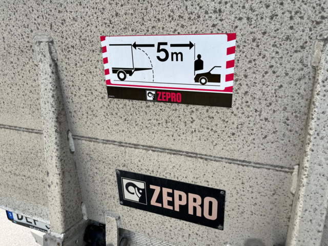 1041193-28 Iveco Daily 35-160 Chassis Cab 2.3 JTD Hi-Matic with tailgate facelift - 2021