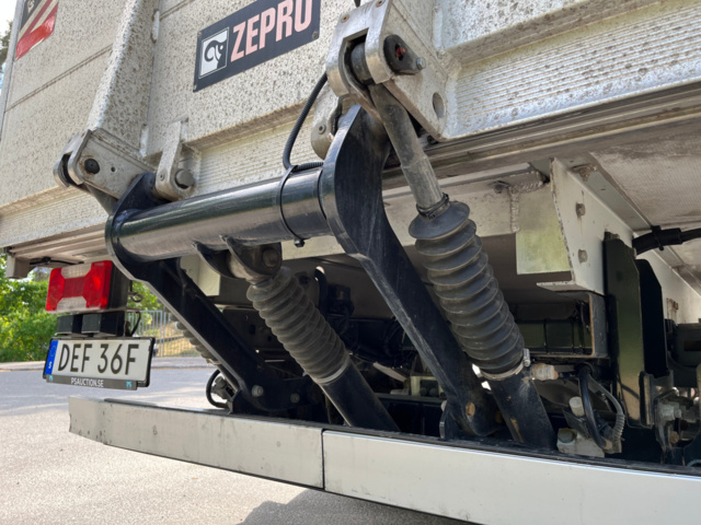 1041193-26 Iveco Daily 35-160 Chassis Cab 2.3 JTD Hi-Matic with tailgate facelift - 2021