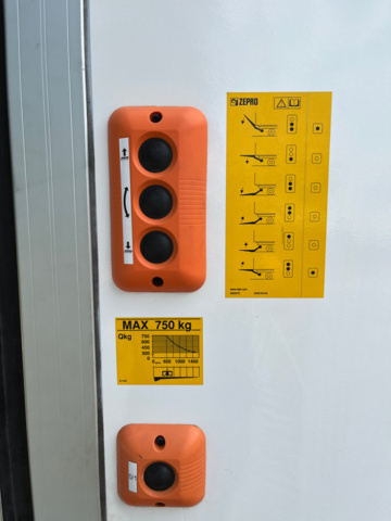 1041193-27 Iveco Daily 35-160 Chassis Cab 2.3 JTD Hi-Matic with tailgate facelift - 2021