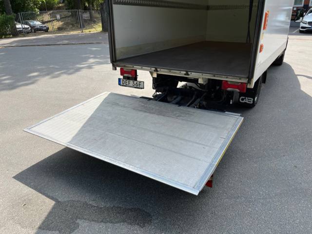 1041193-30 Iveco Daily 35-160 Chassis Cab 2.3 JTD Hi-Matic with tailgate facelift - 2021