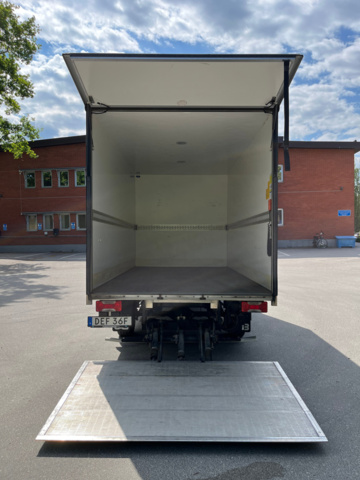 1041193-32 Iveco Daily 35-160 Chassis Cab 2.3 JTD Hi-Matic with tailgate facelift - 2021