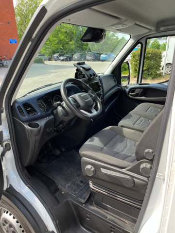 1041193-44 Iveco Daily 35-160 Chassis Cab 2.3 JTD Hi-Matic with tailgate facelift - 2021