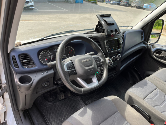 1041193-46 Iveco Daily 35-160 Chassis Cab 2.3 JTD Hi-Matic with tailgate facelift - 2021