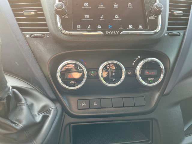 1041193-52 Iveco Daily 35-160 Chassis Cab 2.3 JTD Hi-Matic with tailgate facelift - 2021