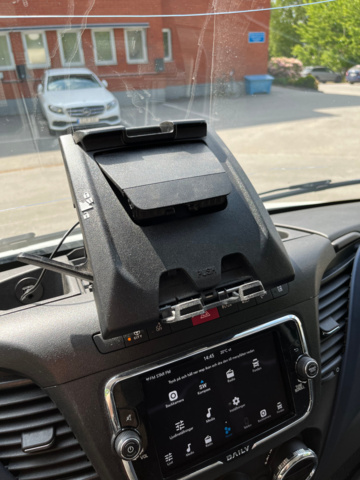 1041193-54 Iveco Daily 35-160 Chassis Cab 2.3 JTD Hi-Matic with tailgate facelift - 2021