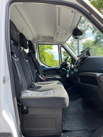 1041193-59 Iveco Daily 35-160 Chassis Cab 2.3 JTD Hi-Matic with tailgate facelift - 2021