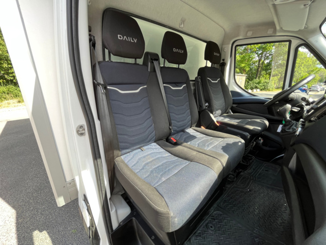 1041193-61 Iveco Daily 35-160 Chassis Cab 2.3 JTD Hi-Matic with tailgate facelift - 2021