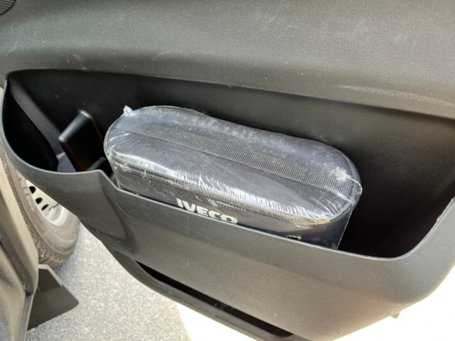 1041193-63 Iveco Daily 35-160 Chassis Cab 2.3 JTD Hi-Matic with tailgate facelift - 2021