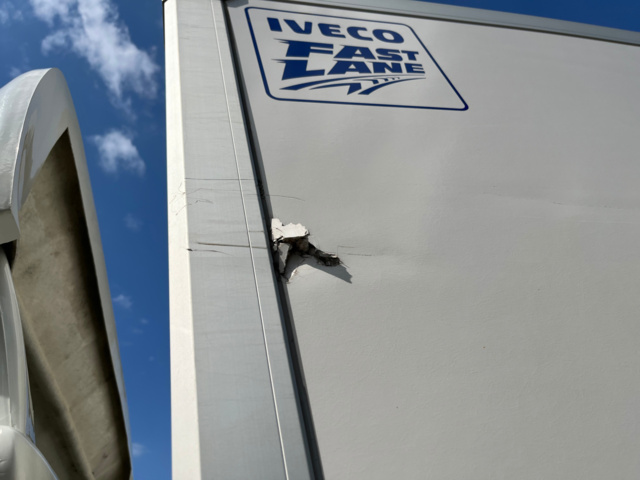 1041193-64 Iveco Daily 35-160 Chassis Cab 2.3 JTD Hi-Matic with tailgate facelift - 2021