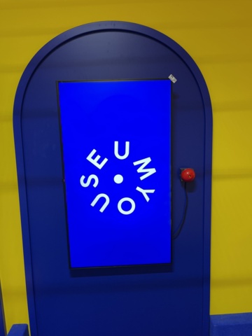 1038738-1 55-inch monitor