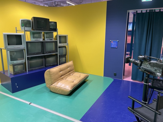 1038741-2 Studio items