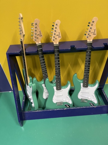 1038741-13 Studio items