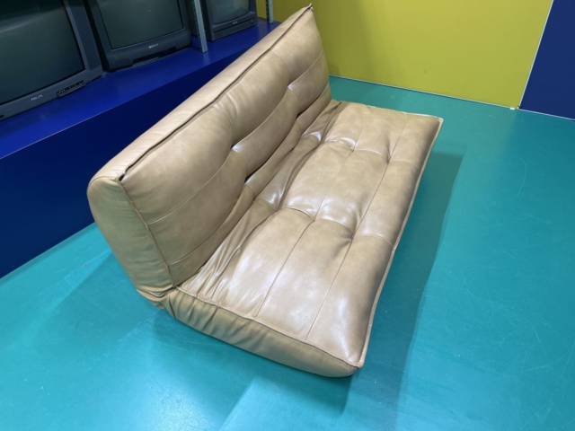 1038741-16 Studio items