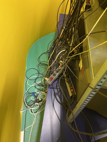 1038741-23 Studio items