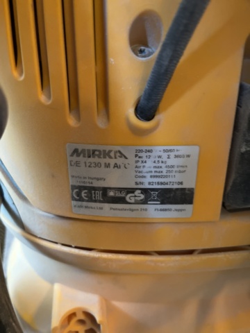 963375-5 Vacuum cleaner & giraffe sander, Mirka Leros 950