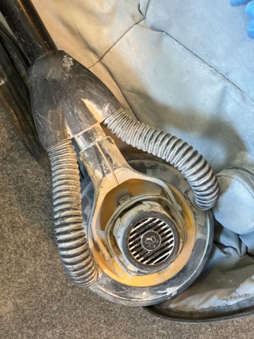 963375-7 Vacuum cleaner & giraffe sander, Mirka Leros 950