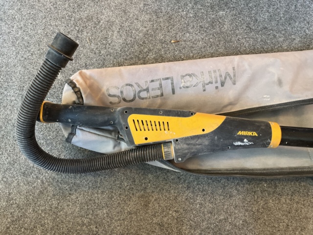 963375-9 Vacuum cleaner & giraffe sander, Mirka Leros 950