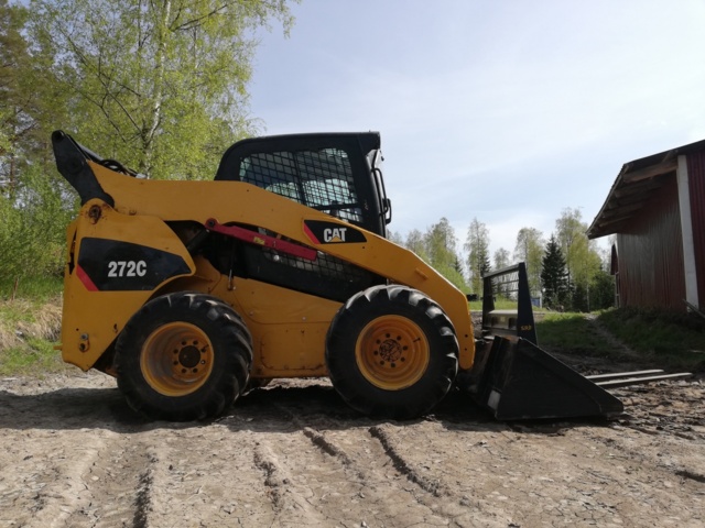 1044014-4 Compact loader Caterpillar 272C -2011