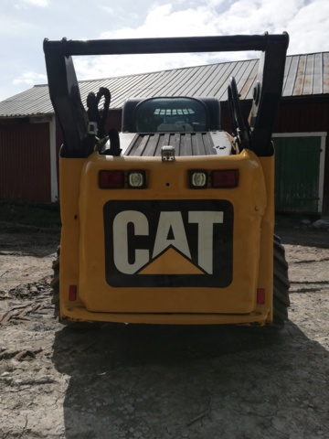 1044014-5 Compact loader Caterpillar 272C -2011