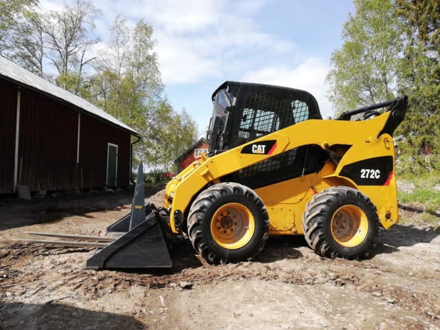 1044014-6 Compact loader Caterpillar 272C -2011
