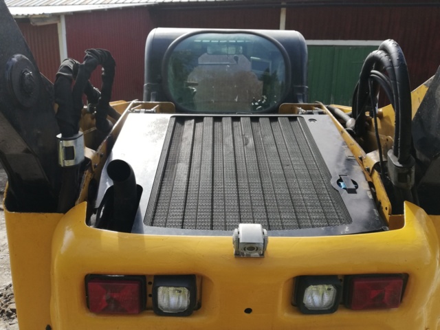 1044014-10 Compact loader Caterpillar 272C -2011