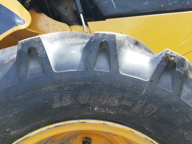 1044014-11 Compact loader Caterpillar 272C -2011