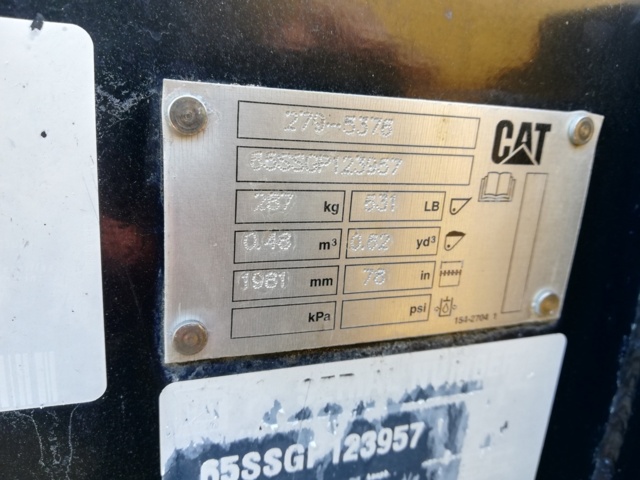 1044014-15 Compact loader Caterpillar 272C -2011