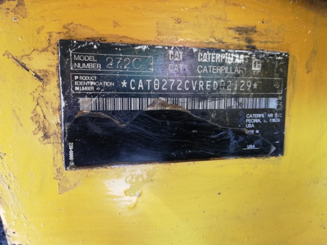 1044014-16 Compact loader Caterpillar 272C -2011