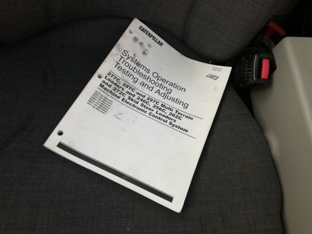 1044014-22 Compact loader Caterpillar 272C -2011