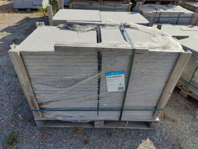 1044037-4 Granite slab Porto Anthracite 600x600x30 17.27 m2