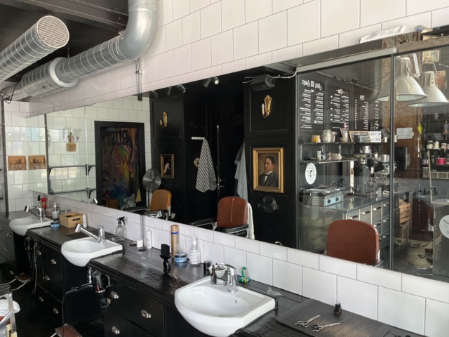 963384-3 Barbershop (hair tools, furniture/furniture, equipment, etc.).