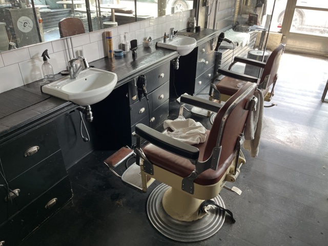 963384-10 Barbershop (hair tools, furniture/furniture, equipment, etc.).