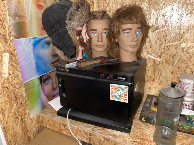 963384-14 Barbershop (hair tools, furniture/furniture, equipment, etc.).