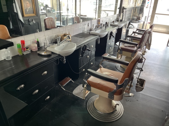 963384-33 Barbershop (hair tools, furniture/furniture, equipment, etc.).