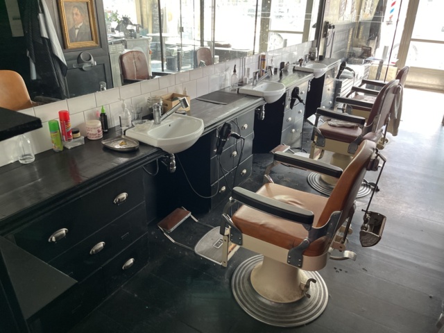 963384-1 Barbershop (hair tools, furniture/furniture, equipment, etc.).
