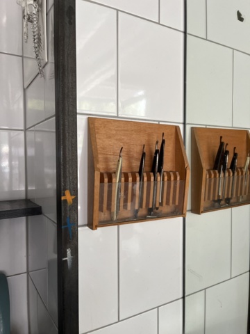 963384-27 Barbershop (hair tools, furniture/furniture, equipment, etc.).