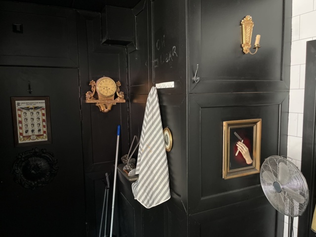 963384-28 Barbershop (hair tools, furniture/furniture, equipment, etc.).