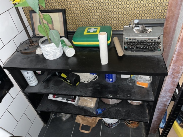 963384-32 Barbershop (hair tools, furniture/furniture, equipment, etc.).