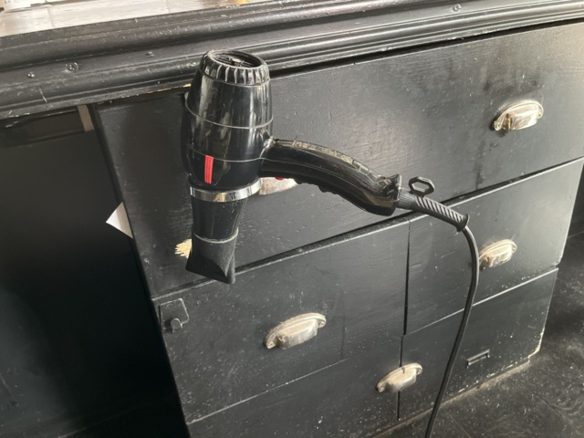 963384-20 Barbershop (hair tools, furniture/furniture, equipment, etc.).