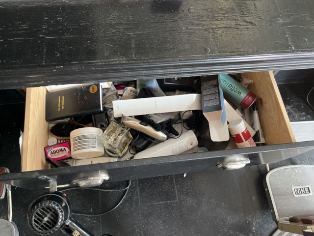 963384-23 Barbershop (hair tools, furniture/furniture, equipment, etc.).