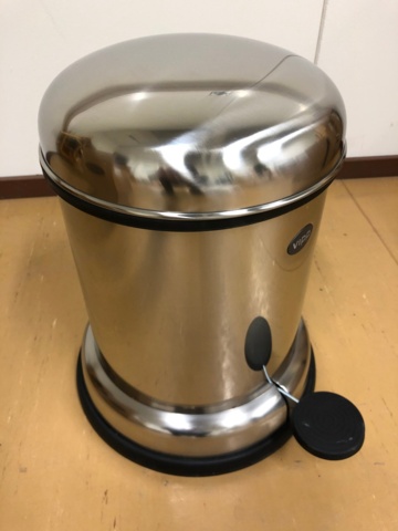 1044399-2 Vipp 14 roska-astia (käyttämätön)