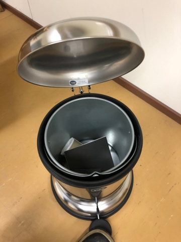 1044399-3 Vipp 14 roska-astia (käyttämätön)