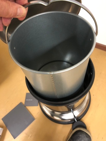 1044399-4 Vipp 14 roska-astia (käyttämätön)