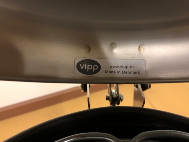 1044399-7 Vipp 14 roska-astia (käyttämätön)