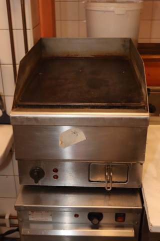 1043049-1 Roasting table 40*55 cm