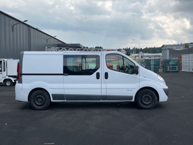 980536-4 Nissan Primastar Combi 2.0 dCi Manuell - 2011